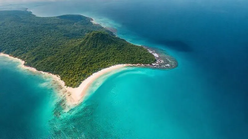 A photorealistic satellite view from high above a remote, undeveloped coastline, showing dense green jungle meeting a crescent of brilliant white sand, with no visible roads or buildings. The water offshore is a gradient of clear turquoise to deep blue, suggesting healthy reefs. 8K, professional photography, sharp focus, depth of field. A photorealistic satellite view from high above a remote, undeveloped coastline, showing dense green jungle meeting a crescent of brilliant white sand, with no visible roads or buildings. The water offshore is a gradient of clear turquoise to deep blue, suggesting healthy reefs. 8K, professional photography, sharp focus, depth of field.